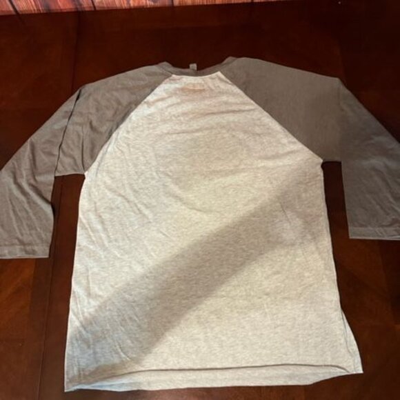 Akinz Mens Gray & White Raglan Tee With Mountain Graphic Fort Collins Colorado - Picture 2 of 6